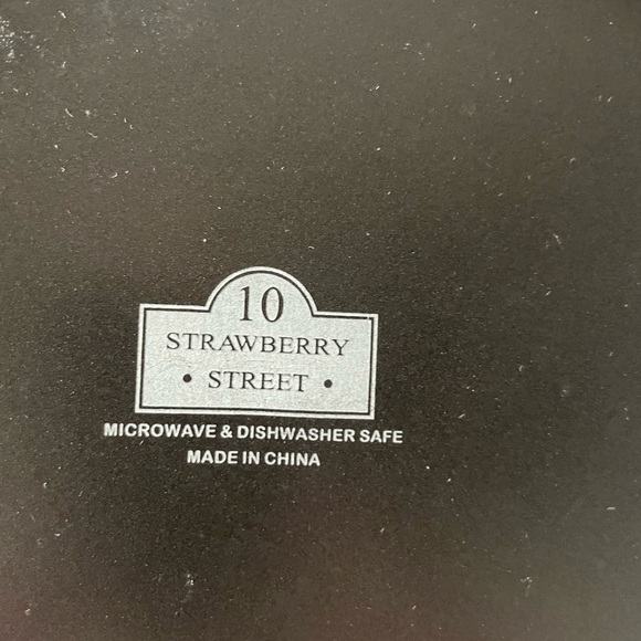 Strawberry Street dinnerware - Picture 2 of 3